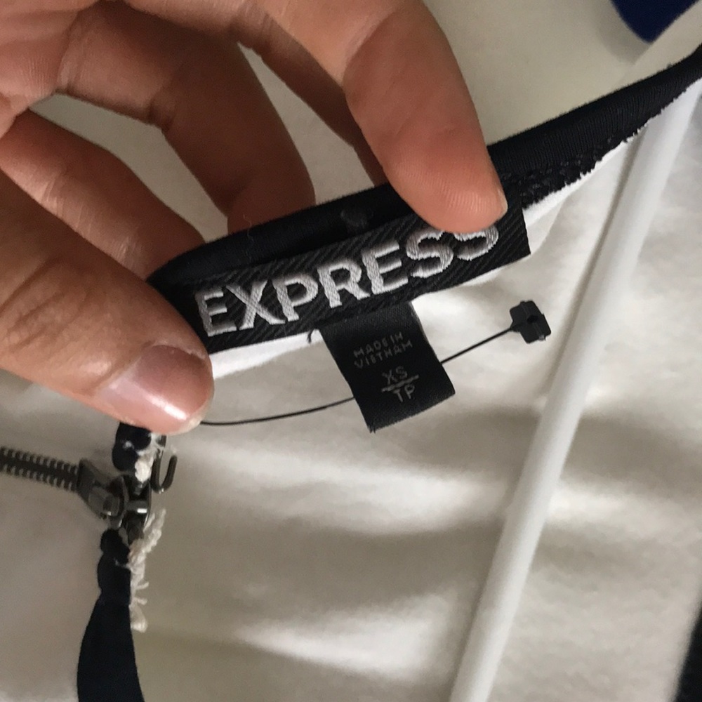 Express Dress - Picture 3 of 3